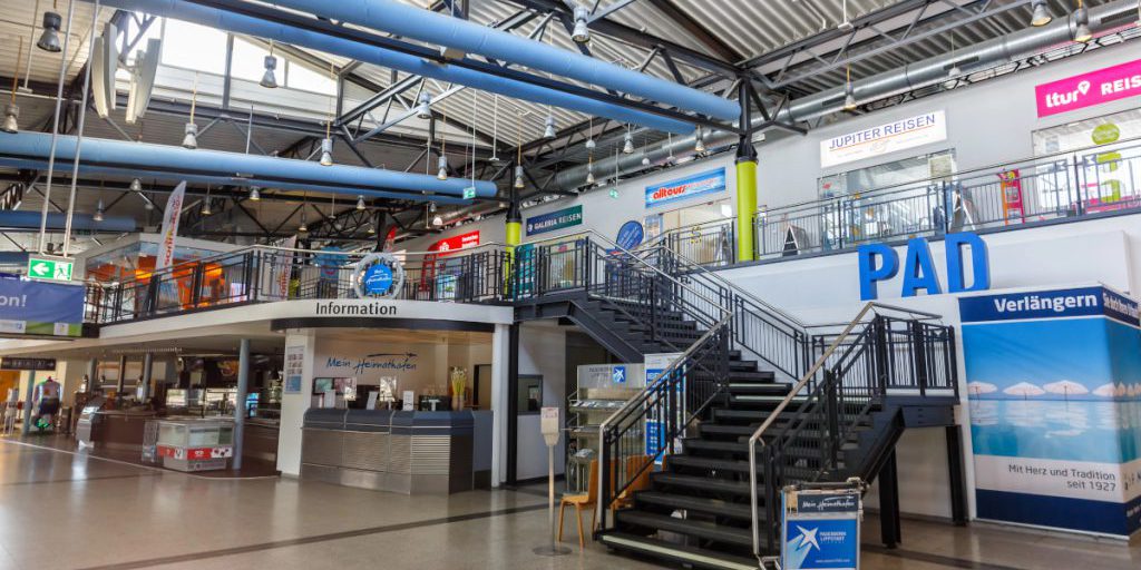 Aeroporto di NRW ospita un mercato di Natale per i viaggiatori