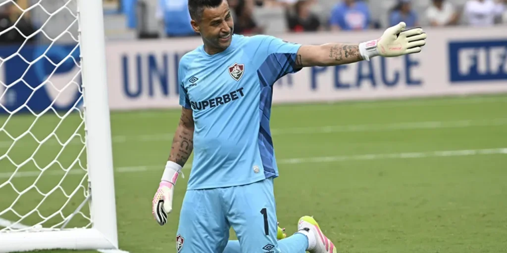 Fluminense rinnova il contratto del portiere Fabio fino a dicembre 2027