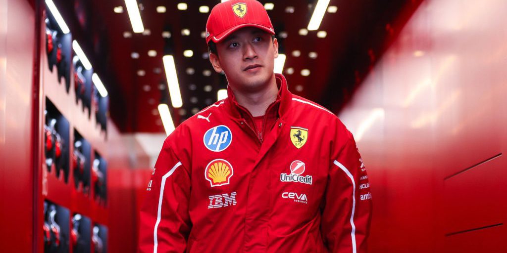 Guanyu Zhou resta in Formula 1: nuovo ruolo da pilota sostitutivo con Cadillac per la stagione 2026