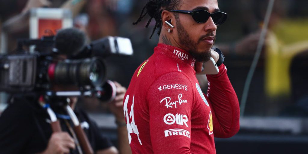 Ferrari cerca nuovo collaboratore per Lewis Hamilton: possibile reclutamento da team concorrente