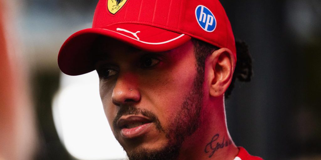 Hamilton al punto più basso: la Ferrari e le incertezze sul futuro del pilota