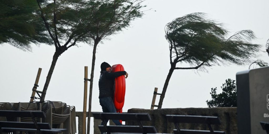 Fransa'da Benjamin alarmı! Paris'te park ve bahçeler kapatıldı