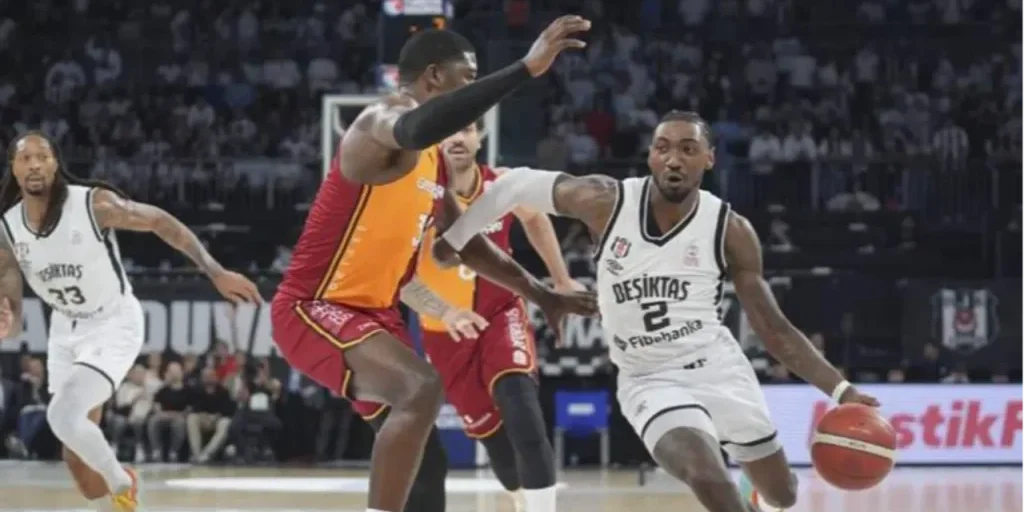 Derby Galatasaray‑Beşiktaş spostato alle 13:00 per motivi di sicurezza