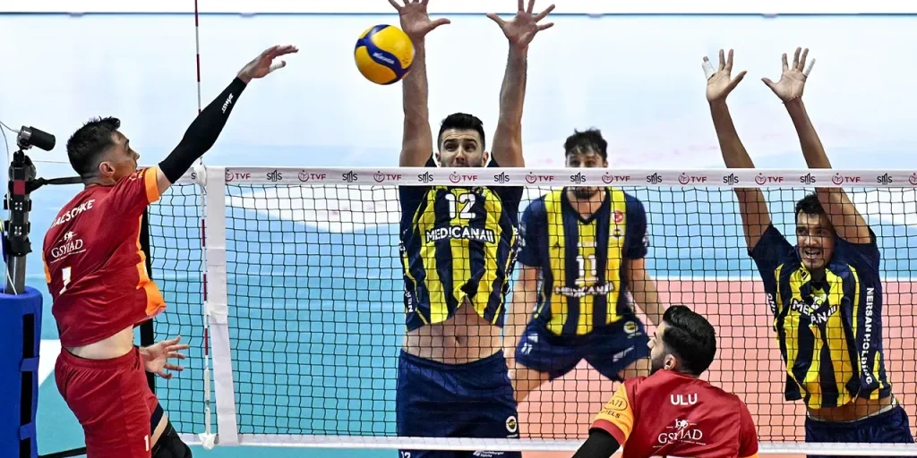 Galatasaray vince il derby contro Fenerbahçe 3-2 al Türk Telekom Stadium