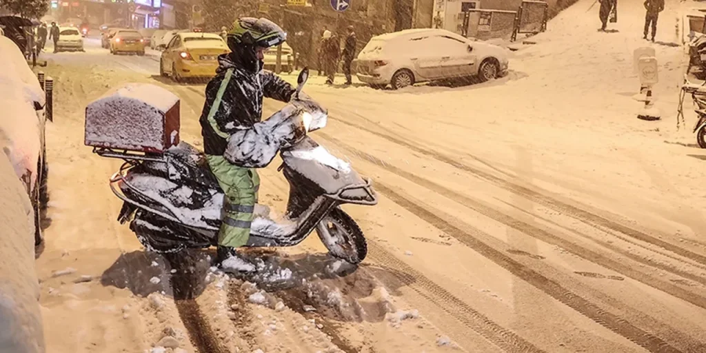 Gaziantep vieta la circolazione di motocicli per due giorni a causa di neve e ghiaccio
