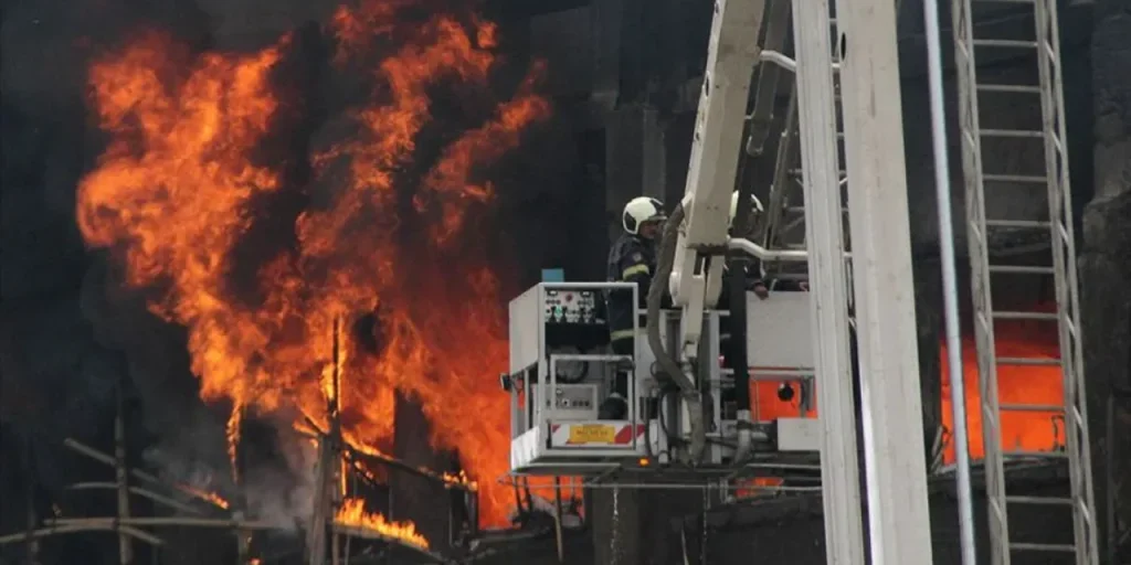 Incendio in club notturno a Goa causa almeno 23 vittime