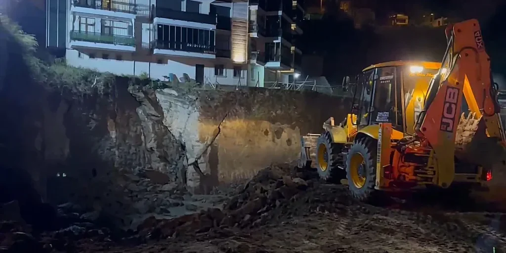 Crollo di un cantiere a Amasra, Bartin: evacuazione di residenti, nessuna vittima