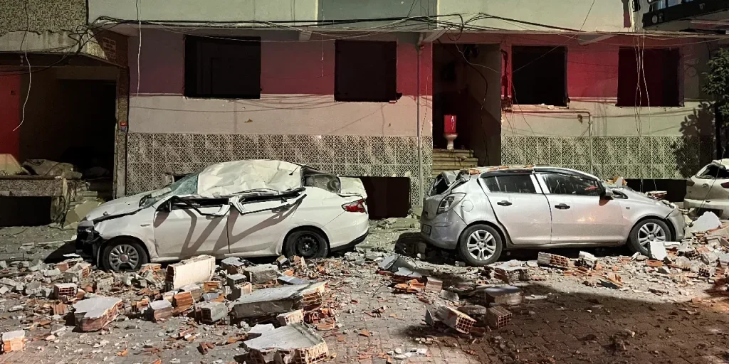 Rumore notturno improvviso causa rottura di tre auto