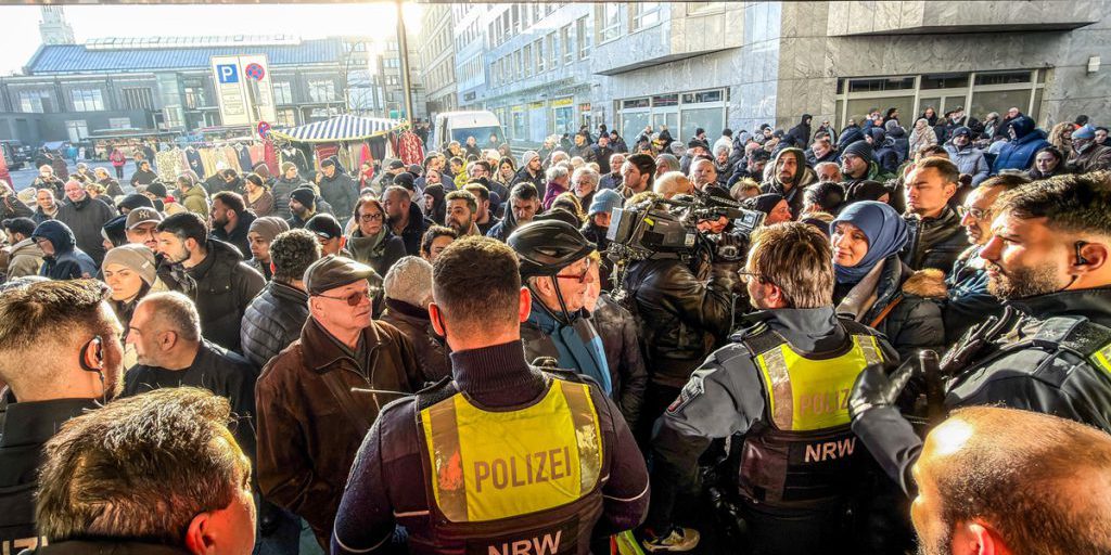 Furto nella filiale Sparkasse di Gelsenkirchen: polizia interviene per contenere il danno