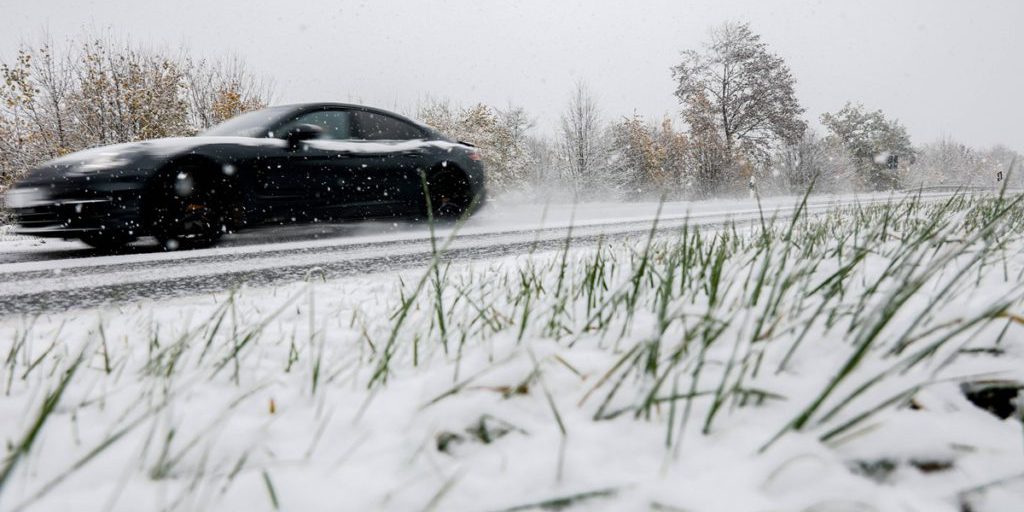 Ghiaccio notturno in Germania: pericolo per la guida.