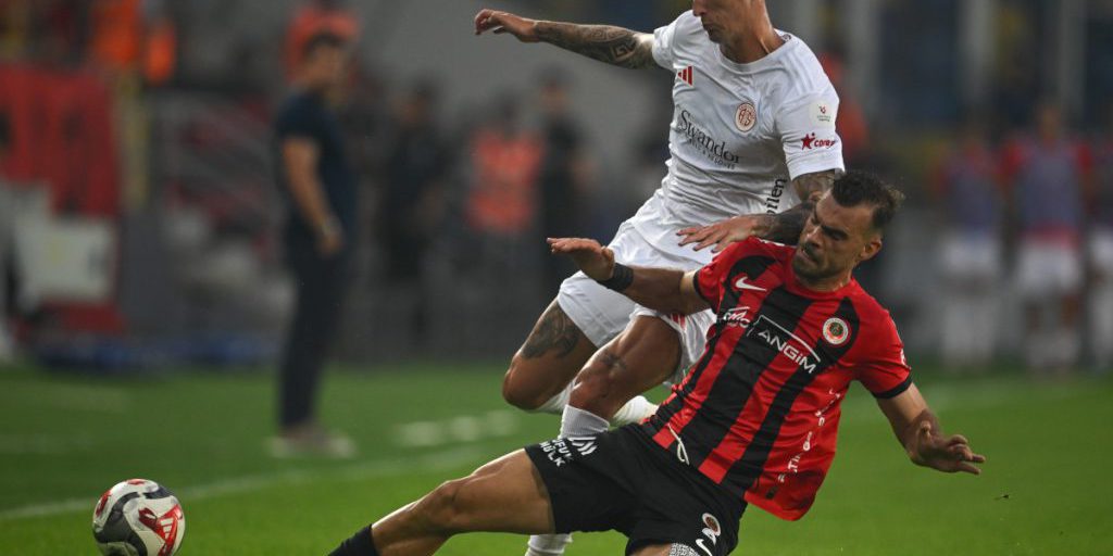 Gladbach: giocatore interrompe il prestito e tira la frizione