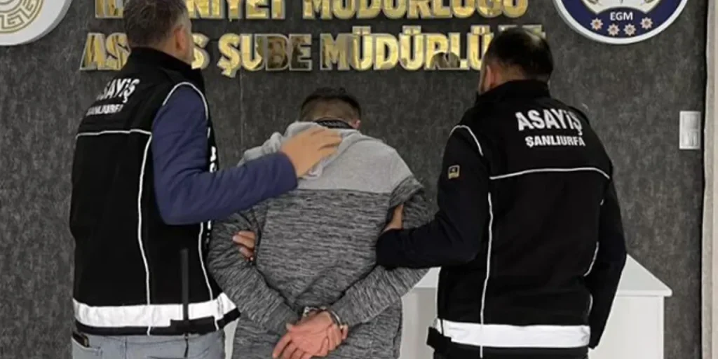 Poliziotto ferito da sospetto che lo morde in Turchia