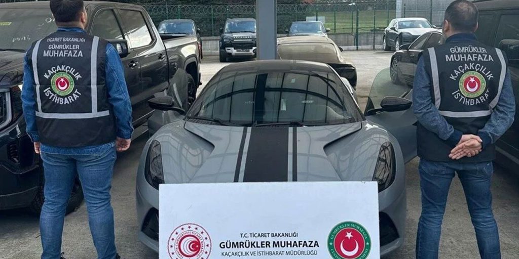 Gümrükten büyük operasyon: 288 milyon TL'lik lüks araç vurgunu engellendi