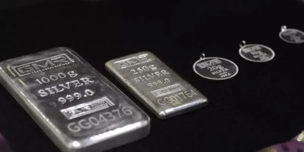 Argento: forte rialzo a 84 $ seguito da calo sotto 80 $, supporto critico a 75 $