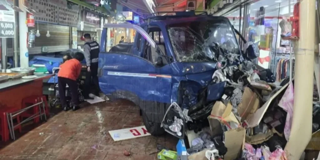 Incidente mortale a Güney Kore: veicolo contro mercato, due morti e 18 feriti