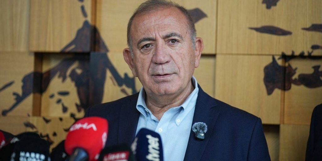 Gürsel Tekin annuncia denuncia contro Aziz İhsan Aktaş per dichiarazioni negative sul partito