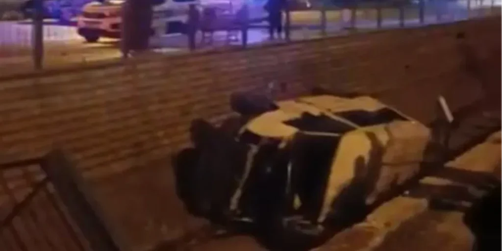 Minibus perde il controllo e finisce in un fiume durante il tragitto verso l'ospedale