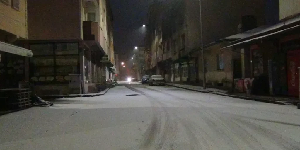 Neve a Kars: la città si copre di bianco dopo una notte di -10°C