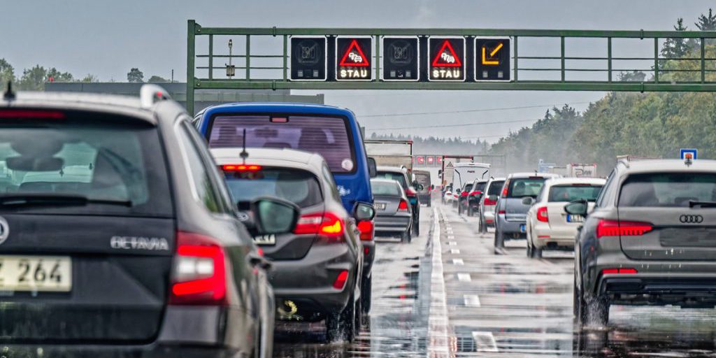 Vacanze Autunnali in Nord Reno-Westfalia: L'ADAC Avverte gli Automobilisti su un Grande Errore da Evitare durante i Viaggi