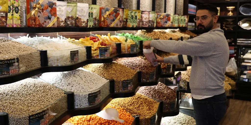 Kırşehir: i negozi di frutta secca mantengono i prezzi stabili nonostante la pressione di aumenti