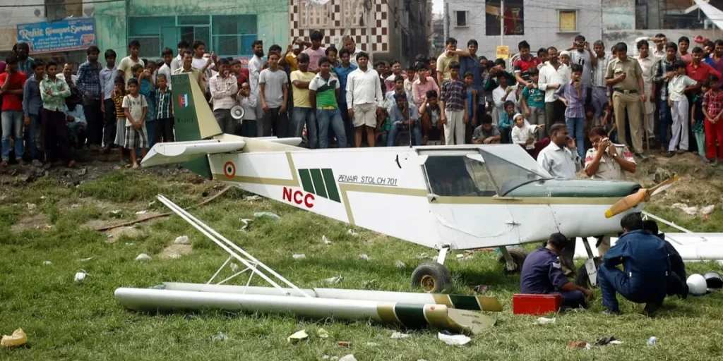 Aereo di addestramento dell'Aeronautica indiana precipita in Uttar Pradesh a causa di guasto tecnico