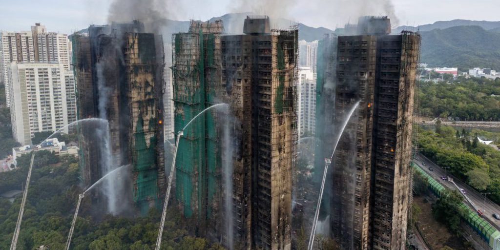 Incendio in grattacielo di Hong Kong: 55 morti, causa ancora sconosciuta