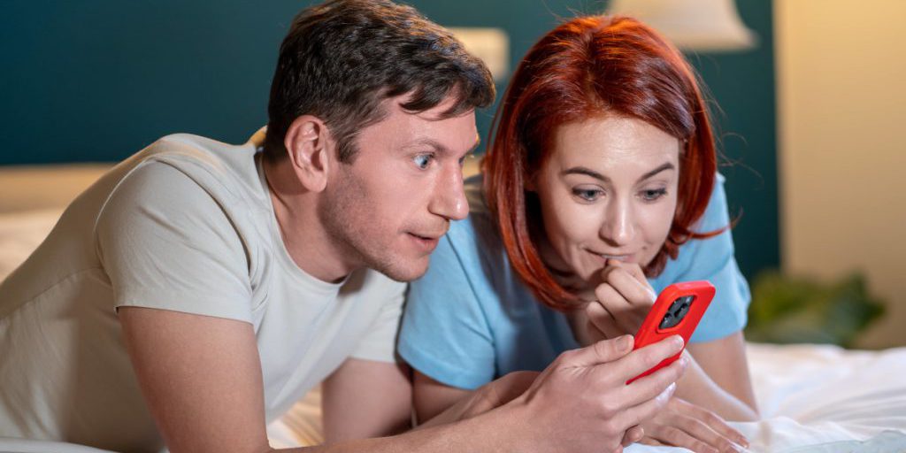 Lotto-Gewinner erzählt Familie von seinem Glück – die Tante will sofort die Polizei rufen