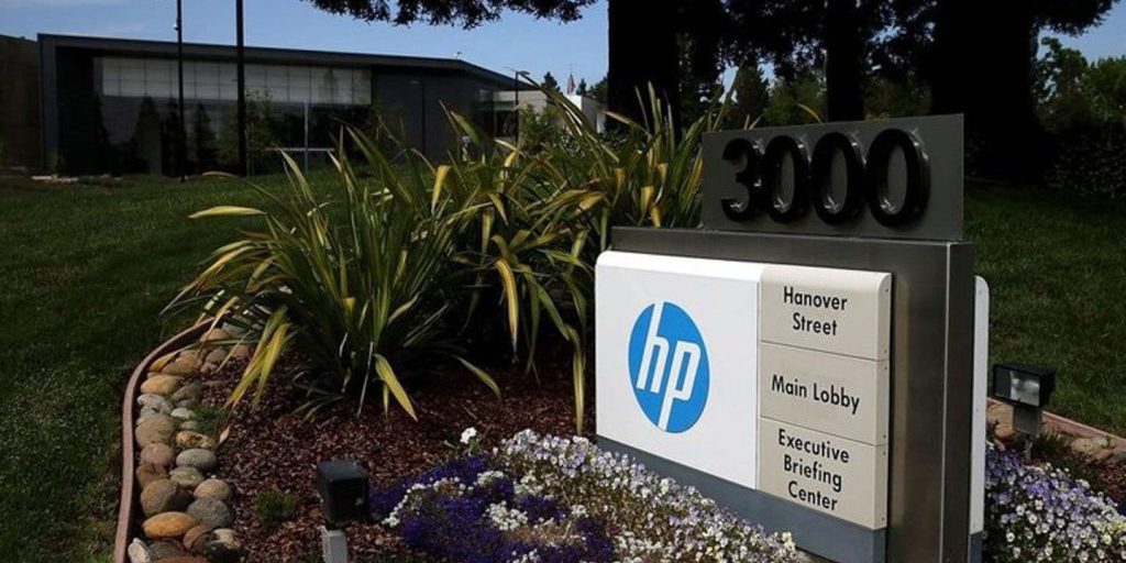 HP prevede la perdita di 6.000 posti di lavoro a causa dell'intelligenza artificiale