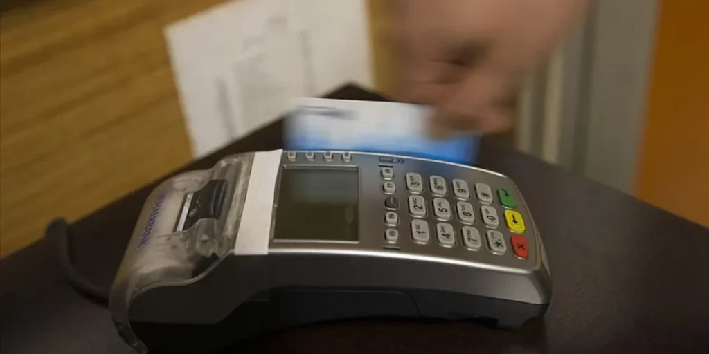 Richiedere il rimborso della commissione sulla carta di credito: procedura e autorità competenti