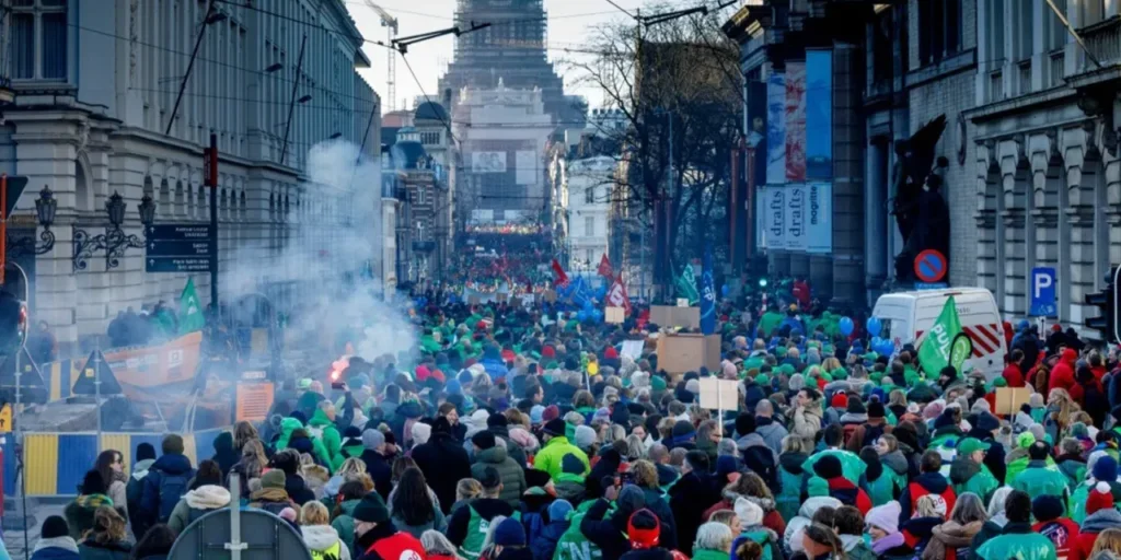 Scioperi in Belgio: treni, scuole e aeroporti chiusi per tre giorni di proteste