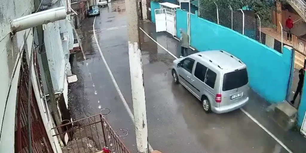 Tentativo di omicidio con veicolo: uomo colpisce una persona registrato