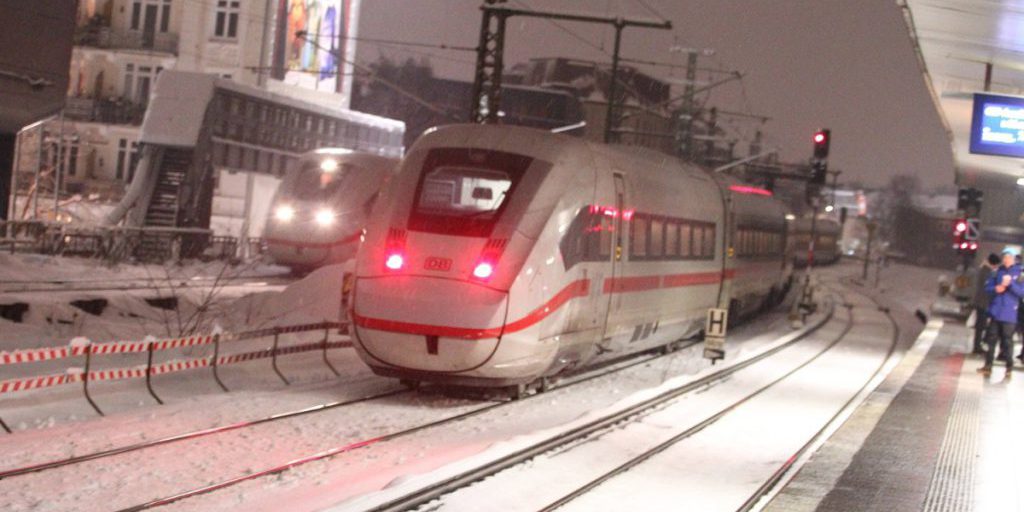 Nevicata intensa causa sospensione del traffico ferroviario settentrionale in Germania