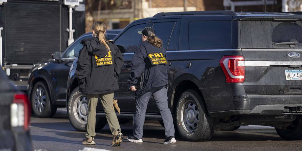 Agente ICE sparato a donna a Minneapolis: Trump sostiene autodifesa, autorità locali contestano