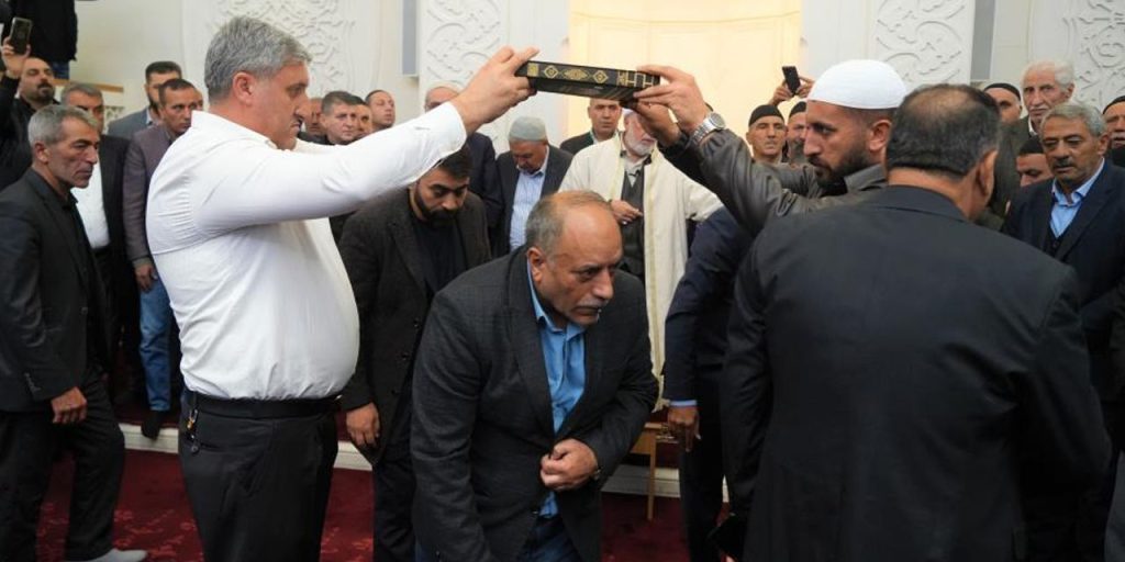 İki aile 8 yıl sonra ilki gerçekleştirdi: Kalabalık merakla izledi, binlerce kişiye yemek verildi