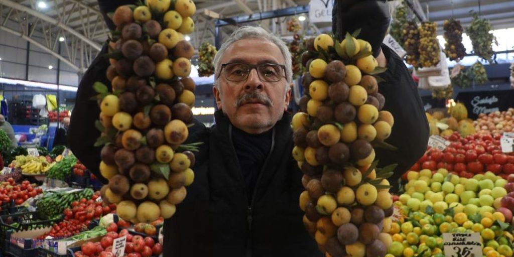 İki yılda bir yetişiyor! Herkes bilmiyor, üvez meyvesi çürüyünce yeniyor