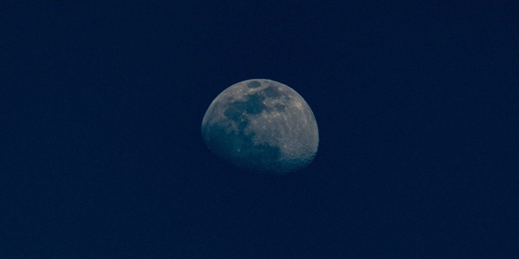 Die Erde hat einen 2. Mond – er bleibt jahrzehntelang unentdeckt