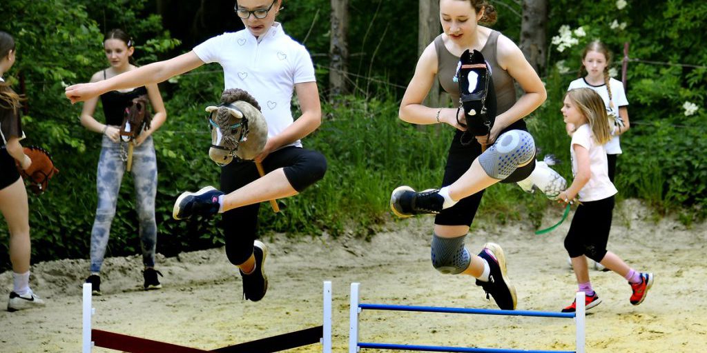 Il Nuovo Trend Sportivo: Scopri il Hobby-Dogging, l'Evoluzione del Hobby-Horsing