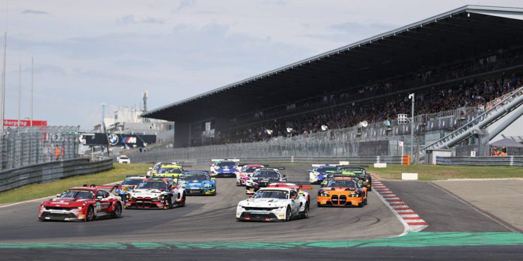 Un giovane appassionato di motorsport realizza il suo sogno percorrendo la leggendaria Nordschleife del Nürburgring