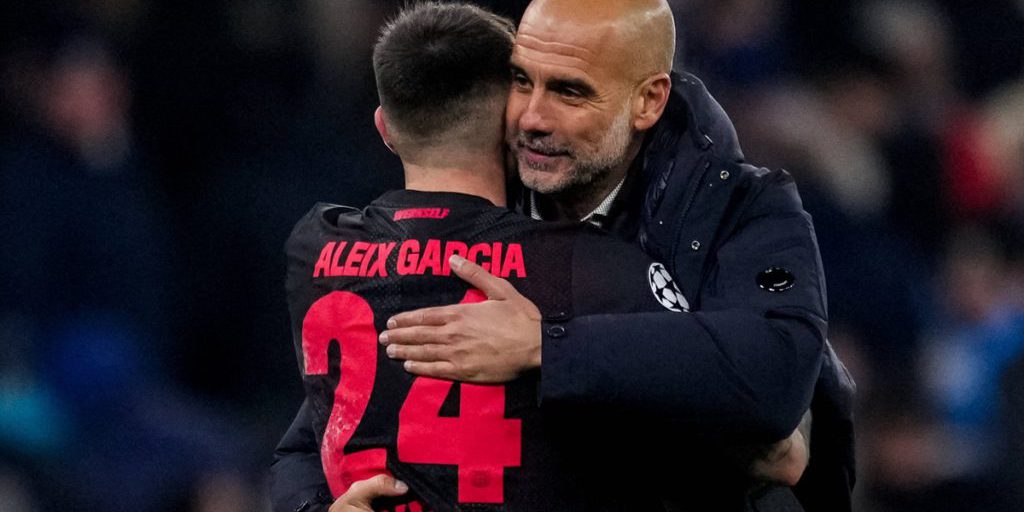 Bayer Leverkusen vince sorprendentemente contro Manchester City, scatenando indignazione tra tifosi e commentatori