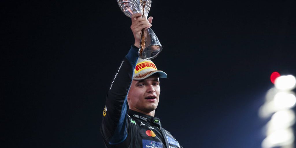 Lando Norris campione del mondo di Formula 1: emozionante scena di vittoria sul tracciato