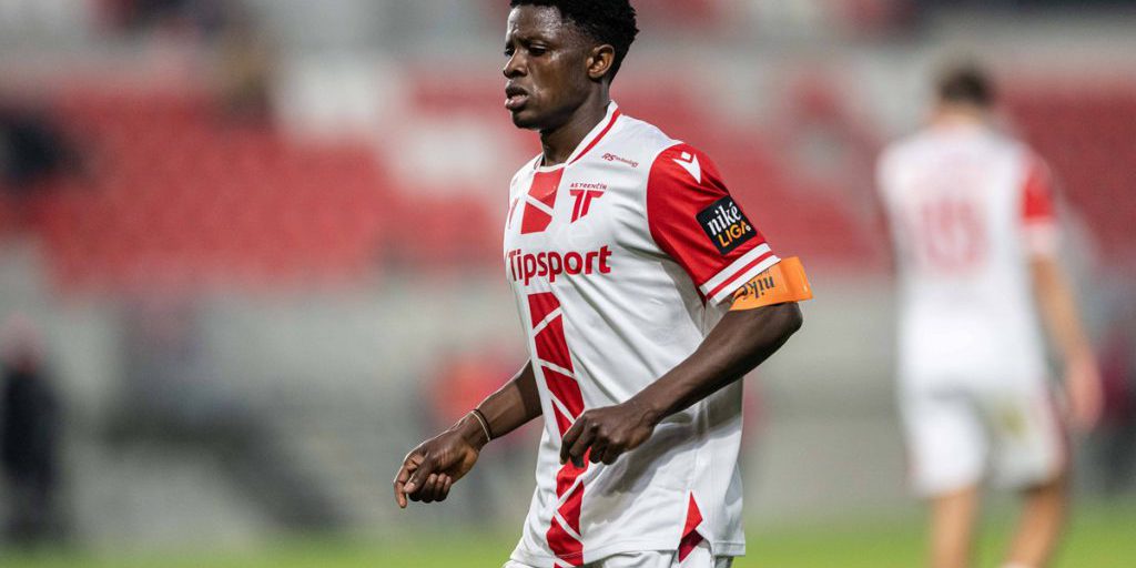 Borussia Dortmund si astiene dal mercato dei trasferimenti mentre i rivali fanno operazioni.