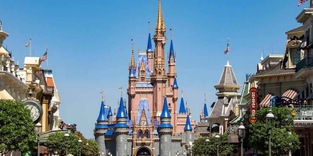 Großfamilie gönnt sich Urlaub in Disney World für 60.000 Euro – und muss am Ende Strafe zahlen!