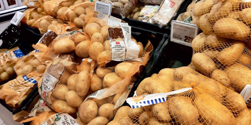 Prezzi in aumento e sicurezza delle patate: cosa notano i clienti di Edeka e Aldi