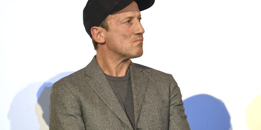 Wotan Wilke Möhring perde la calma in “Wer weiß denn sowas?” a causa di un intervento di Christoph Kramer