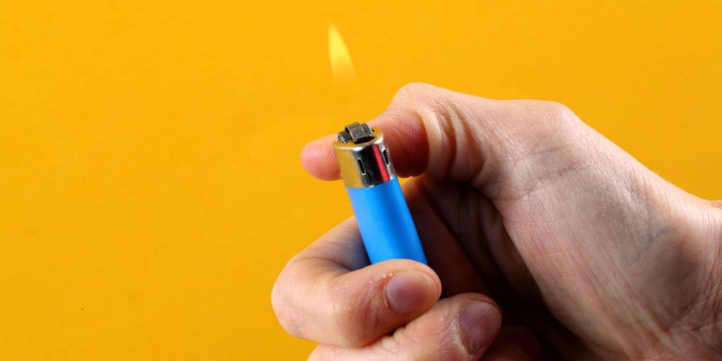 Uomo di Essen ingerisce accendino: polizia interviene immediatamente