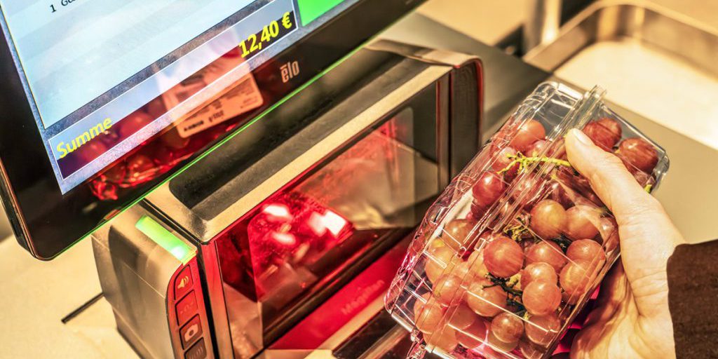 Lidl-Kunden machen es an SB-Kasse immer wieder – dabei droht dafür sogar der Knast!