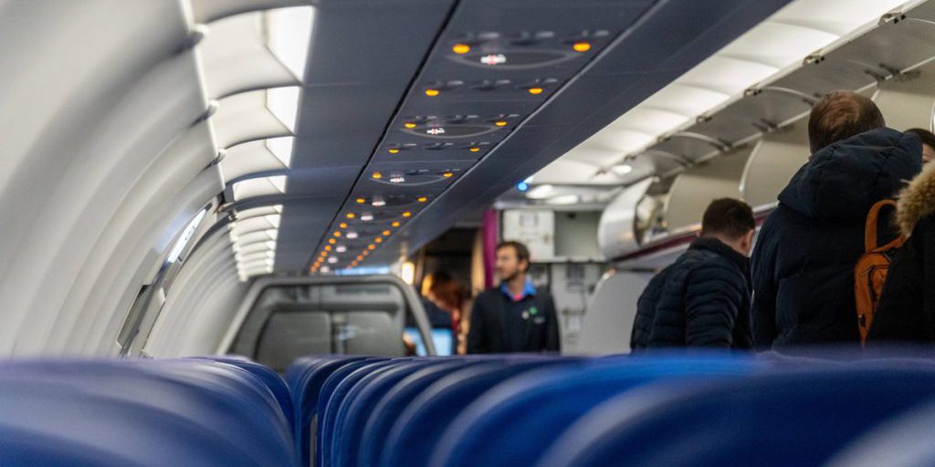 Neues Verbot im Flieger! Urlauber sollten diese Regeln dringend kennen