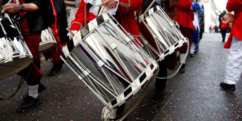 Proteste prima del Rosenmontag a Colonia: il presidente di un gruppo musicale critica l’eccessiva attenzione alle norme