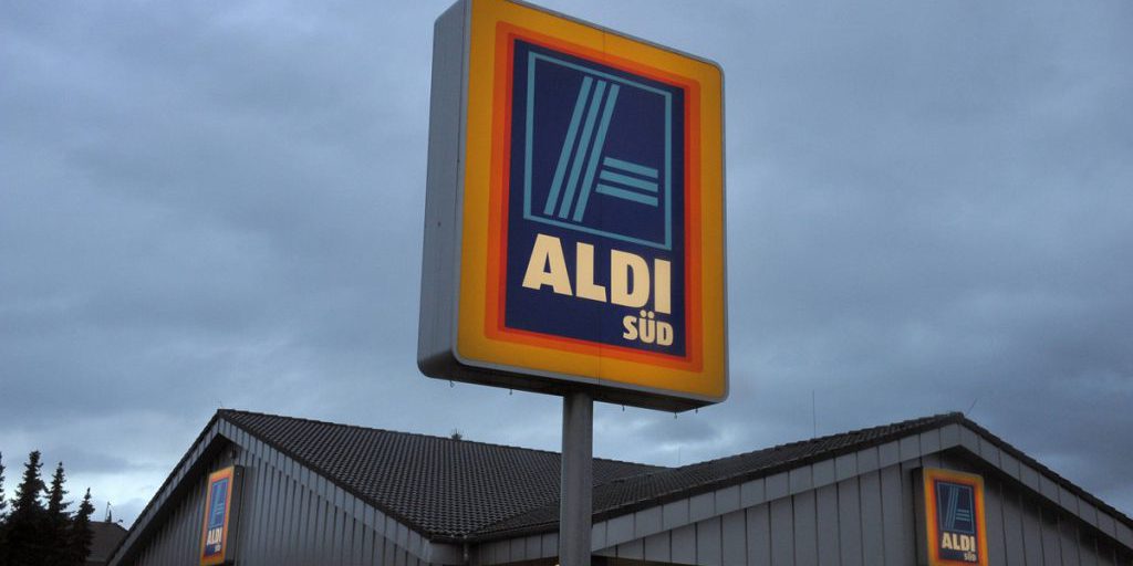 Aldi Sfida i Mercatini di Natale con Offerte Economiche