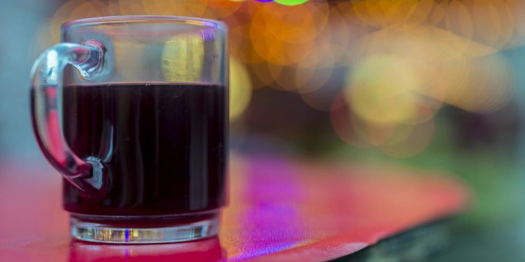 I Prezzi Esorbitanti del Vin Brulé ai Mercatini di Natale: Una Analisi Critica dei Fatti e delle Possibili Conseguenze